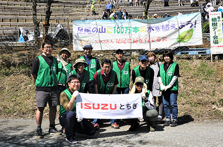 足尾の植樹活動参加者