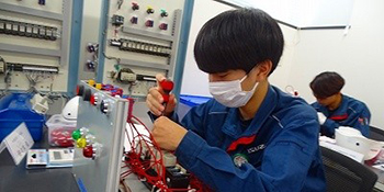 Practical training at Isuzu Technical High School (practical skills)