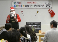 "Christmas wreaths" using vines and nuts collected from Tochigi and Fujisawa plants