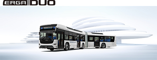 いすゞ、国産初のハイブリッド連節バス「エルガデュオ」を発売